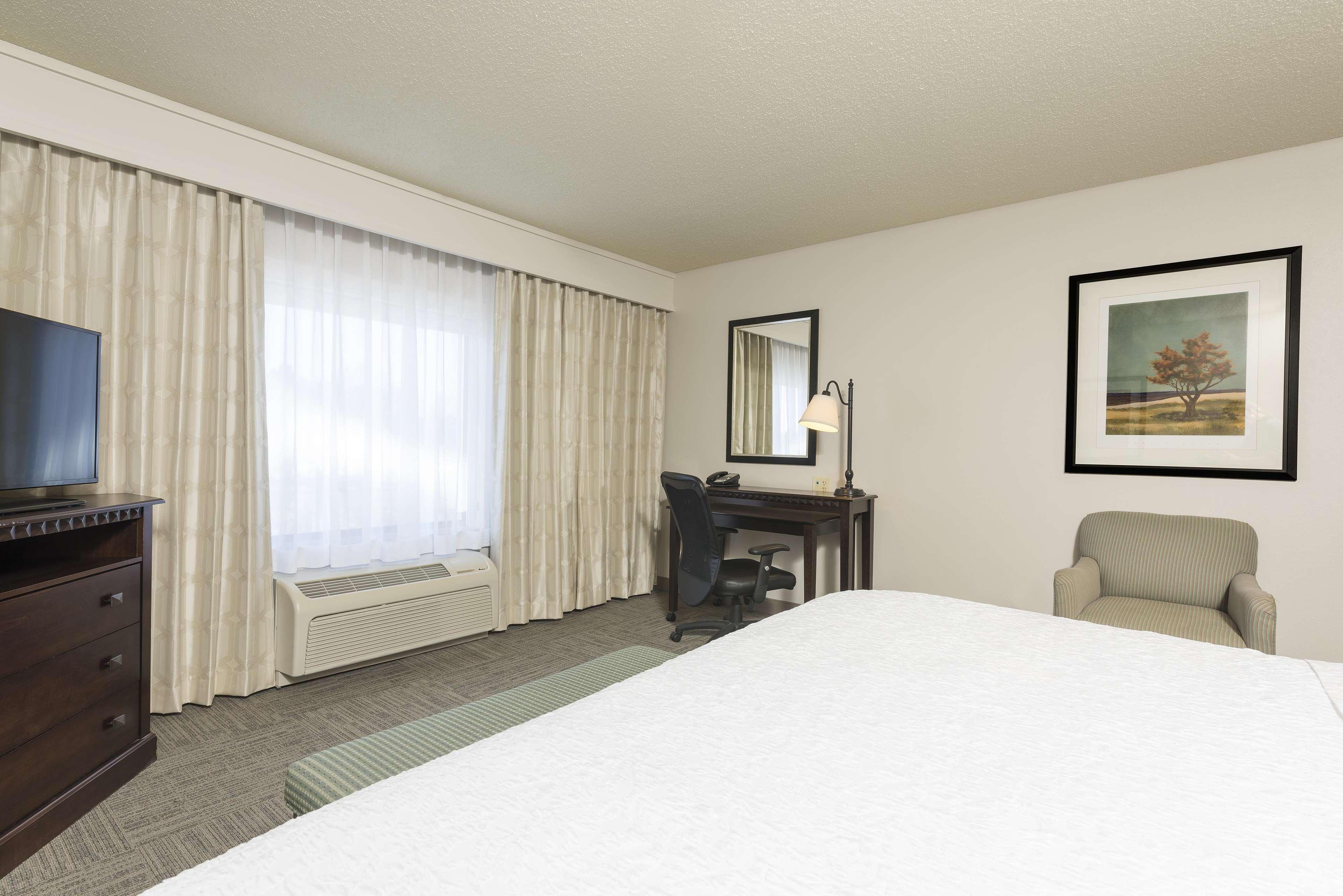 Hampton Inn & Suites Hartford-Манчестър Екстериор снимка