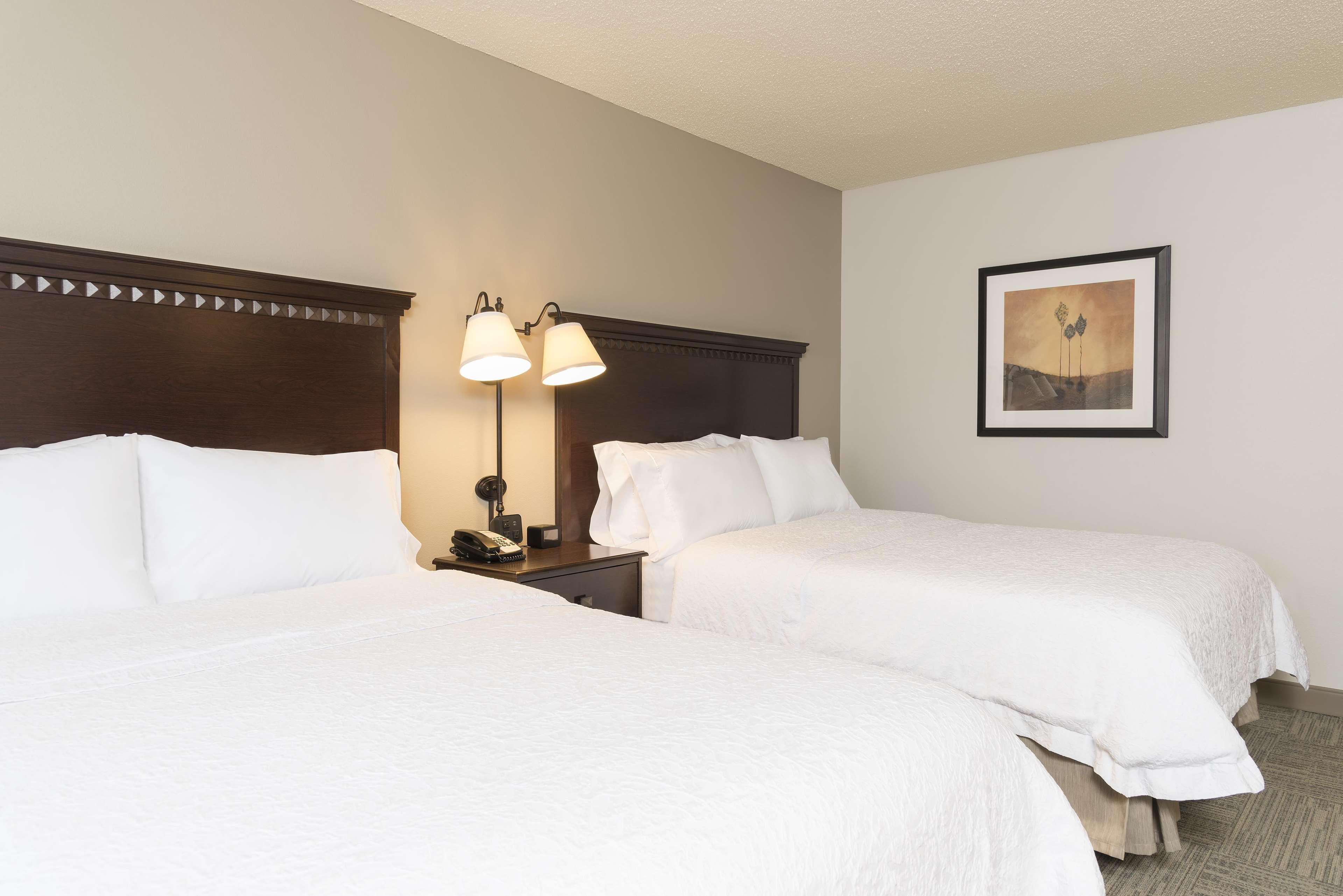 Hampton Inn & Suites Hartford-Манчестър Екстериор снимка