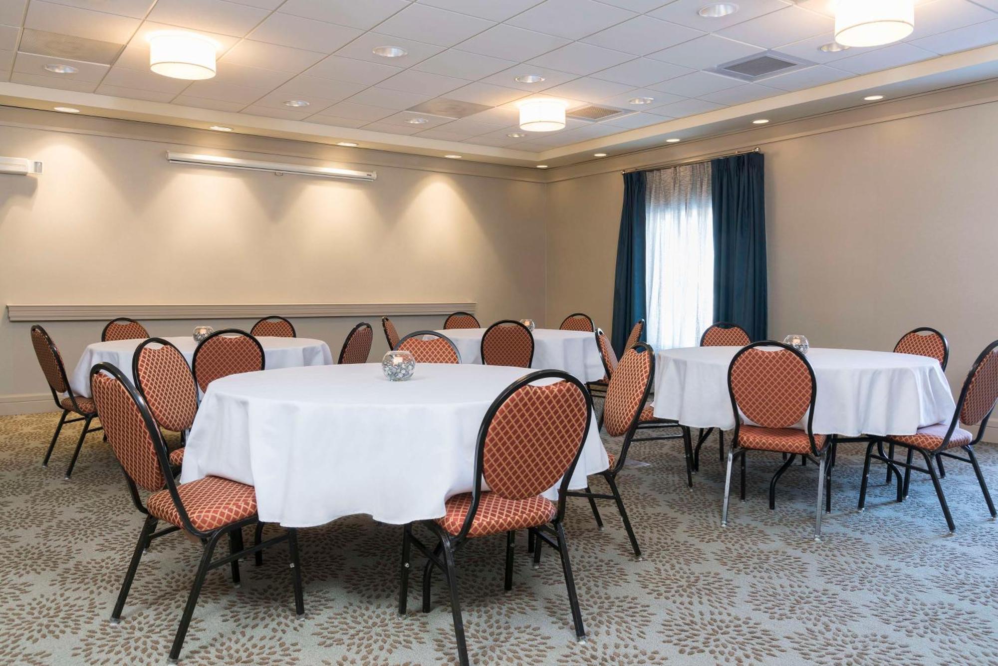 Hampton Inn & Suites Hartford-Манчестър Екстериор снимка