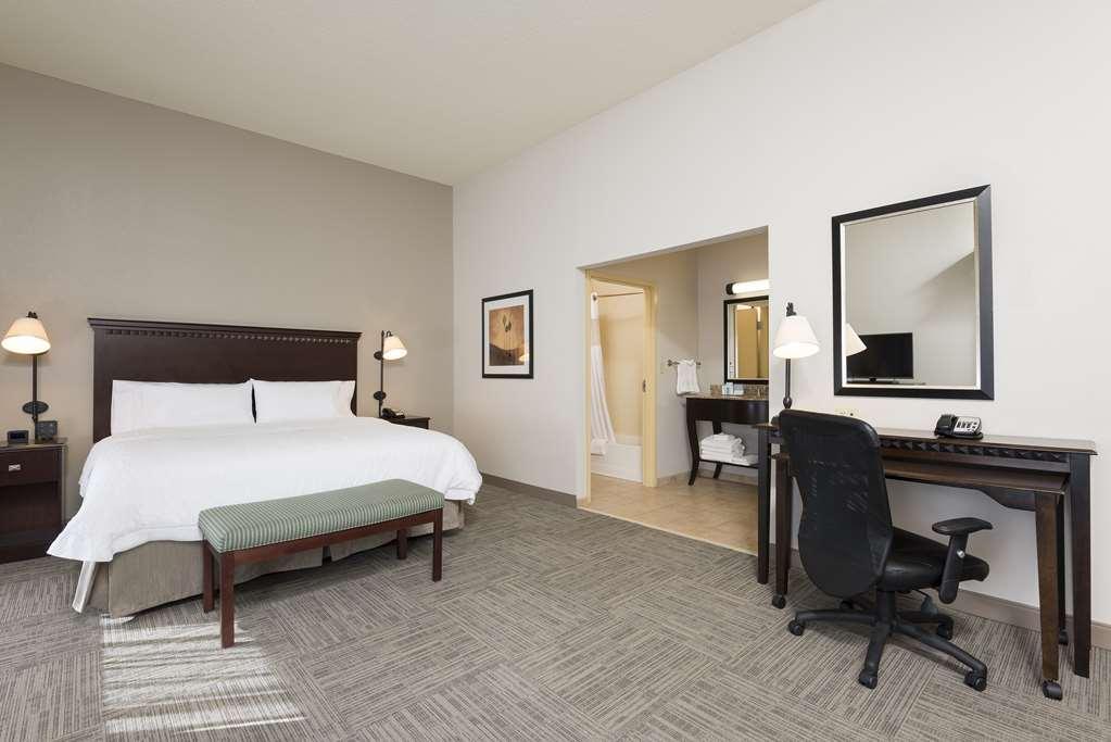 Hampton Inn & Suites Hartford-Манчестър Стая снимка