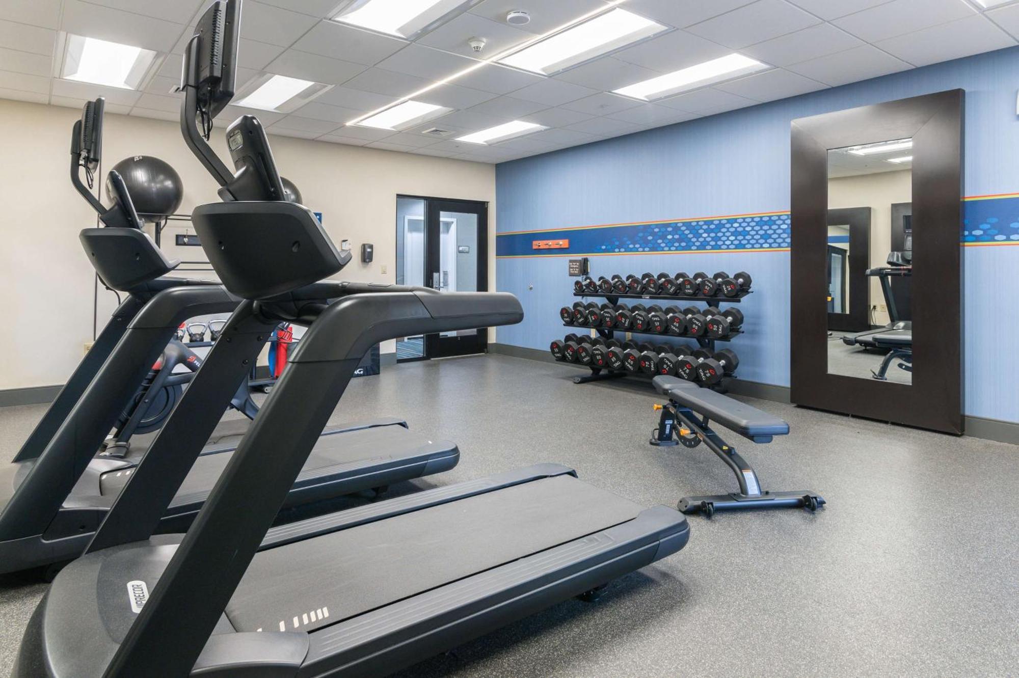 Hampton Inn & Suites Hartford-Манчестър Екстериор снимка
