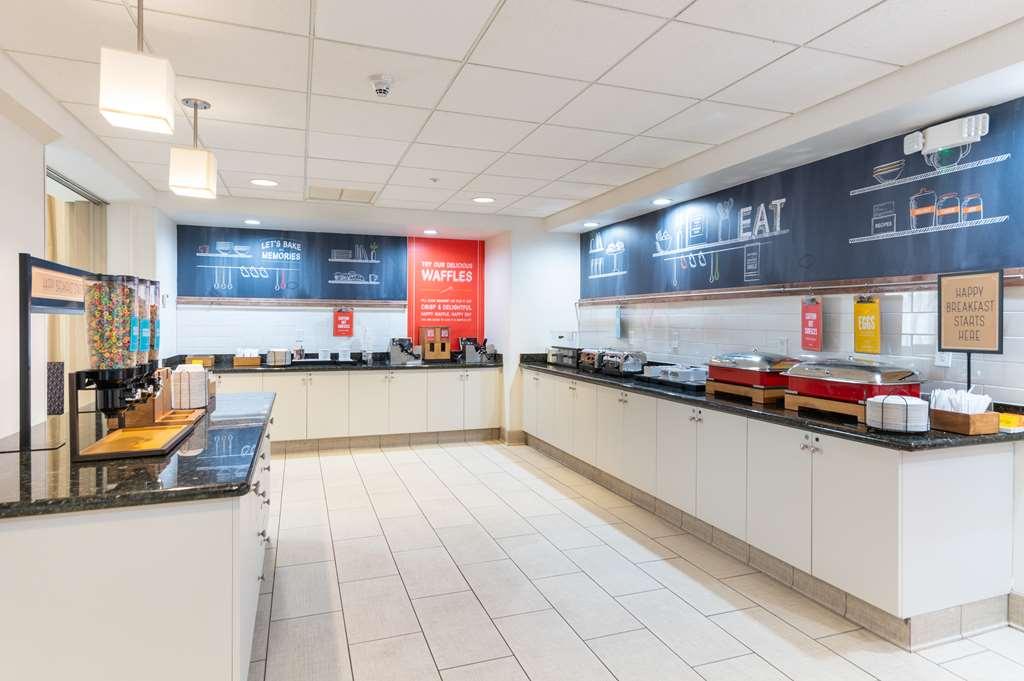 Hampton Inn & Suites Hartford-Манчестър Ресторант снимка